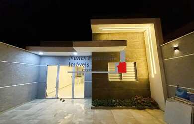 Imagem: A casa possui 3 Dormitórios, 2 Banheiros, 2 Vagas na garagem