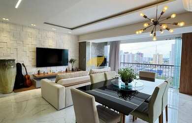 Imagem: O apartamento possui 4 Dormitórios, 2 Banheiros, 2 Vagas na