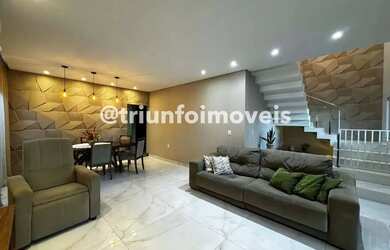 Imagem: A casa possui 4 Dormitórios, 1 Banheiro, 3 Vagas na garagem