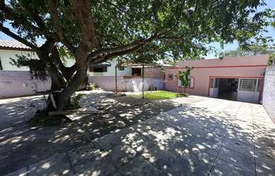 Imagem: A casa possui 2 Dormitórios, 2 Banheiros, 1 Vaga na garagem