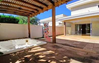 Imagem: A casa em condomínio possui 3 Dormitórios, 5 Banheiros, 4