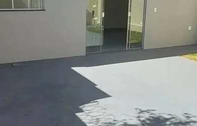 Imagem: A casa possui 2 Dormitórios, 2 Banheiros, 3 Vagas na garagem