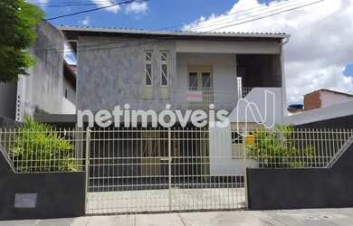 Imagem: A casa para alugar possui 3 Dormitórios, 1 Banheiro, 2 Vagas