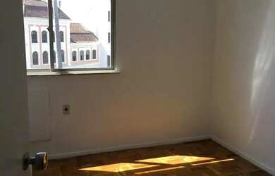 Imagem 6: Salão, 3 quartos, cozinha, dependências completas de empregada, 01 vaga...