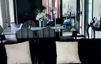 Imagem: A casa possui 4 Dormitórios, 5 Banheiros, 5 Vagas na garagem