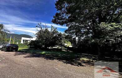 Imagem: A casa em condomínio possui 3 Dormitórios, 5 Banheiros, 371m²