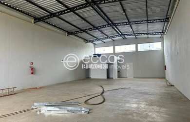 Imagem: O depósito possui 240m² de Área, Imóvel novo e está localizado