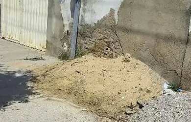 Imagem: A casa possui 3 Dormitórios, 1 Banheiro, 2 Vagas na garagem