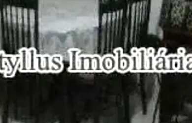 Imagem: A casa possui 3 Dormitórios, 3 Banheiros, 5 Vagas na garagem