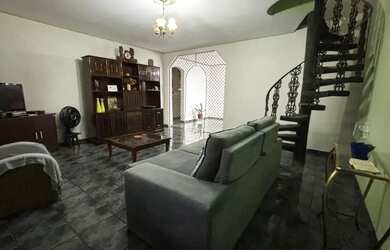 Imagem: A casa possui 5 Dormitórios, 5 Banheiros, 2 Vagas na garagem