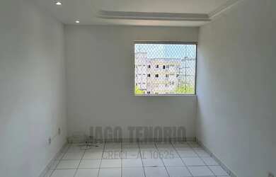 Imagem: O apartamento possui 3 Dormitórios, 1 Banheiro, 2 Vagas na