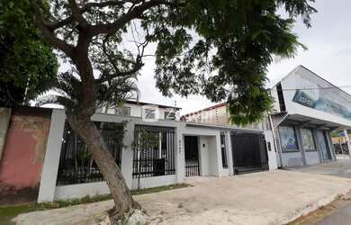 Imagem: A casa para alugar possui 5 Dormitórios, 2 Banheiros, 3 Vagas