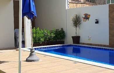 Imagem: A casa possui 4 Dormitórios, 5 Banheiros, 3 Vagas na garagem