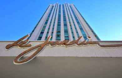 Imagem: O apartamento possui 3 Dormitórios, 3 Banheiros, 2 Vagas na