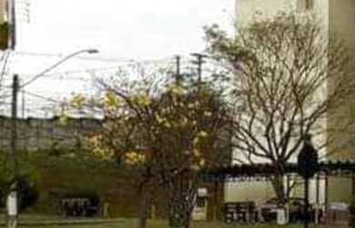 Imagem: O apartamento possui 2 Dormitórios, 1 Banheiro, 1 Vaga na garagem