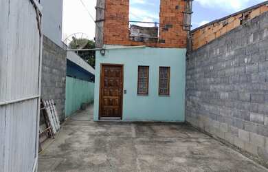 Imagem: A casa possui 2 Dormitórios, 1 Banheiro, 1 Vaga na garagem