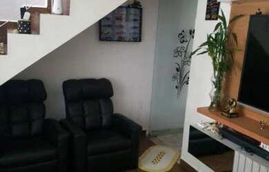 Imagem: A casa possui 2 Dormitórios, 2 Banheiros, 2 Vagas na garagem