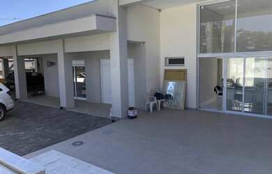 Imagem: A casa possui 5 Dormitórios, 5 Banheiros, 5 Vagas na garagem