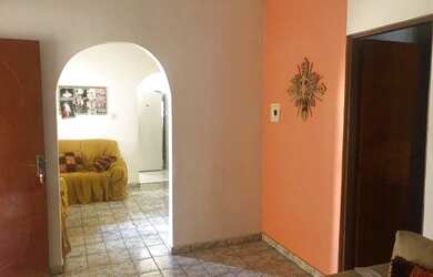 Imagem: A casa possui 2 Dormitórios, 1 Vaga na garagem e está localizado