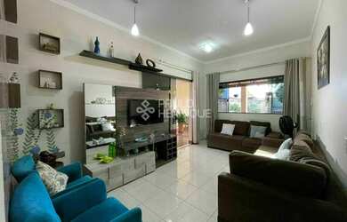 Imagem: A casa possui 3 Dormitórios, 2 Banheiros, 2 Vagas na garagem