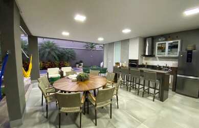 Imagem: A casa em condomínio possui 4 Dormitórios, 5 Banheiros, 2