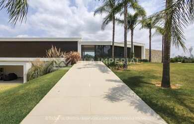 Imagem 4: Seu novo refúgio tem pé no lago e uma vista de tira o fôlego para o...