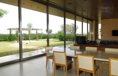 Imagem: A casa em condomínio possui 4 Dormitórios, 5 Banheiros, 5