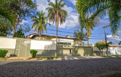 Imagem: A casa possui 3 Dormitórios, 5 Banheiros, 5 Vagas na garagem