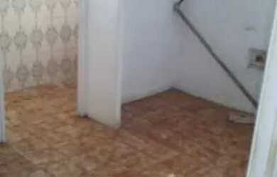 Imagem: O apartamento possui 4 Dormitórios, 1 Banheiro, 1 Vaga na garagem
