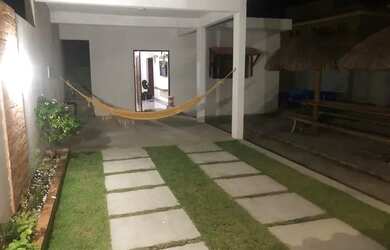 Imagem: A casa possui 2 Dormitórios e 2 Vagas na garagem e está localizado