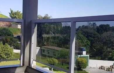 Imagem: A casa possui 2 Dormitórios, 2 Banheiros, 2 Vagas na garagem