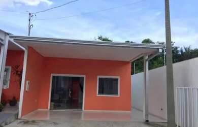 Imagem: A casa possui 2 Dormitórios, 1 Banheiro, 2 Vagas na garagem