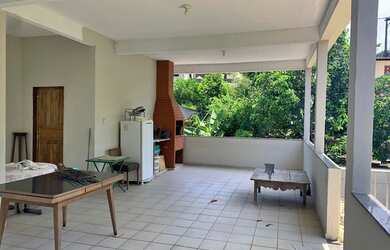 Imagem: A casa possui 3 Dormitórios, 3 Banheiros, 2 Vagas na garagem