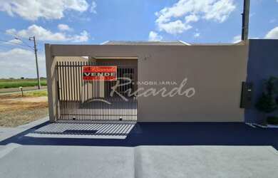 Imagem: A casa possui 3 Dormitórios, 1 Banheiro, 1 Vaga na garagem