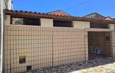 Imagem: A casa possui 2 Dormitórios, 2 Banheiros, 1 Vaga na garagem