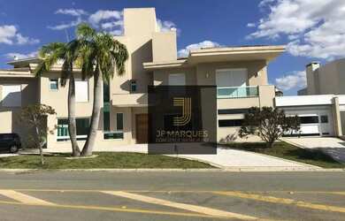 Imagem: A casa em condomínio possui 4 Dormitórios, 5 Banheiros, 5