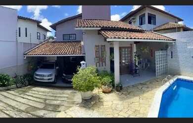 Imagem: A casa possui 3 Dormitórios, 3 Banheiros, 4 Vagas na garagem