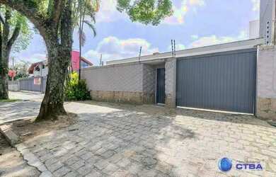 Imagem: A casa possui 4 Dormitórios, 4 Banheiros, 4 Vagas na garagem