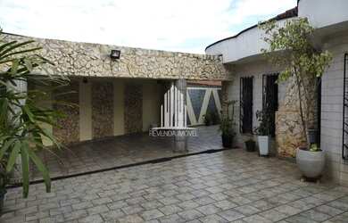 Imagem: A casa possui 5 Dormitórios, 5 Banheiros, 5 Vagas na garagem