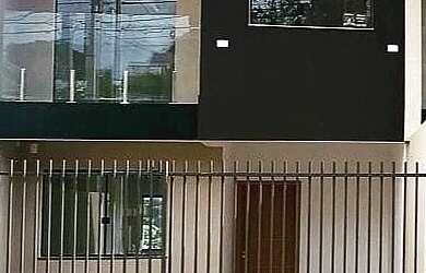 Imagem: A casa possui 3 Dormitórios, 3 Banheiros, 1 Vaga na garagem