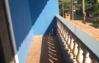 Imagem: A casa possui 2 Dormitórios, 1 Banheiro, 1 Vaga na garagem