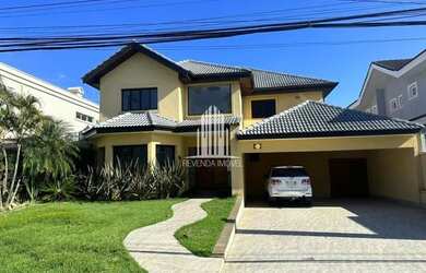 Imagem: A casa em condomínio possui 4 Dormitórios, 5 Banheiros, 5