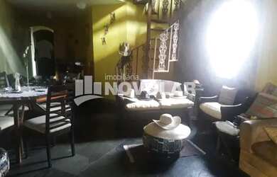 Imagem: A casa possui 3 Dormitórios, 3 Banheiros, 2 Vagas na garagem