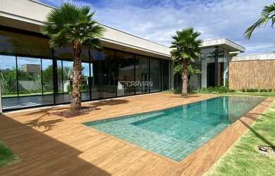 Imagem: A casa em condomínio possui 5 Dormitórios, 5 Banheiros, 3