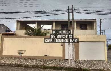 Imagem: A casa possui 5 Dormitórios, 3 Banheiros, 2 Vagas na garagem