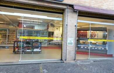 Imagem: O depósito possui 5 Vagas na garagem, 225m² de Área e está