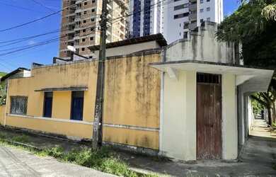 Imagem: A casa possui 4 Dormitórios, 4 Banheiros e 340m² de Área