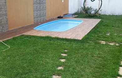 Imagem: A casa possui 2 Dormitórios, Acomodam 12 pessoas e 3 Vagas