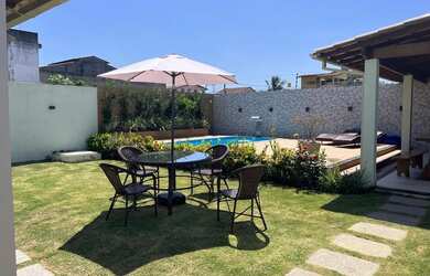 Imagem: A casa possui 4 Dormitórios, Acomodam 12 pessoas, 1 Vaga na