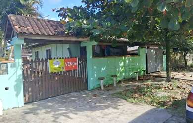 Imagem: A casa possui 4 Dormitórios, 2 Banheiros, 4 Vagas na garagem